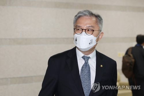 This undated file photo shows Rep. Choe Kang-wook of the opposition Democratic Party. (Yonhap)
