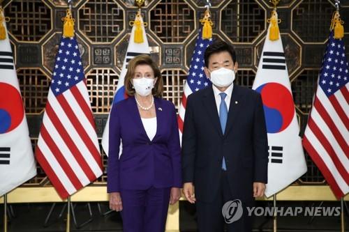 (3rd LD) Kim, Pelosi agree to support efforts for denuclearization of N. Korea