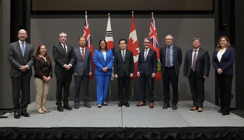 (From L to R) Victor Dodig, president and CEO of Canadian Imperial Bank of Commerce; Kimberly Lavoie, executive director at Natural Resources Canada; Snowlake CEO Philip Gross; LG Energy Solution Vice President Kim Dong-soo; Manitoba Premier Heather Stefanson; South Korean Industry Minister Lee Chang-yang; Electra CEO Trent Mell; Avalon CEO Donald Bubar; Kwon Soon-jin, a director at the Korea Mine Rehabilitation and Mineral Resources Corp. (KOMIR); and Natalie Bechamp, a director at Invest in Canada, pose for a photo at the ceremony for the supply agreements between LGES and three Canadian minerals companies, in Toronto, Canada, on Sept. 22, 2022 (local time), in this photo provided by LGES. (PHOTO NOT FOR SALE) (Yonhap) 