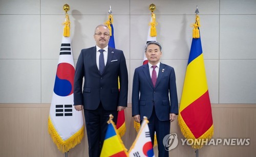 South Korea's Defense Minister Lee Jong-sup (R) poses for a photo with his Romanian counterpart Vasile Dincu as they meet for talks at Lee's office in central Seoul on Sept. 23, 2022, in this photo provided by Seoul's defense ministry. (PHOTO NOT FOR SALE) (Yonhap)