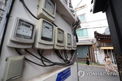 This undated file photo shows electric meters set up in a residential area in Seoul. (Yonhap)