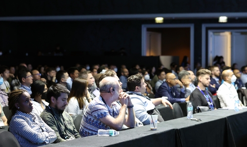 Attendees listen to a speech given by a Samsung executive at Samsung Tech Day 2022 at the Signia by Hilton San Jose hotel on Oct. 5, 2022, in this photo provided by the company. (PHOTO NOT FOR SALE) (Yonhap)