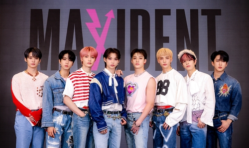 K-pop boy group Stray Kids poses for the camera during an online press conference for its seventh EP "Maxident" on Oct. 7, 2022, in this photo provided by JYP Entertainment (PHOTO NOT FOR SALE) (Yonhap)