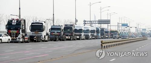 (2nd LD) Truckers' strike cripples shipments in cement, steel industries