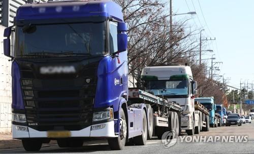 Freight trucks are parked near a steel factory park in the southeastern city of Pohang on Nov. 27, 2022. (Yonhap)