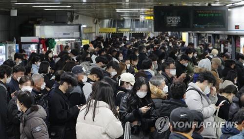 Seoul subway union, company reach deal to end strike