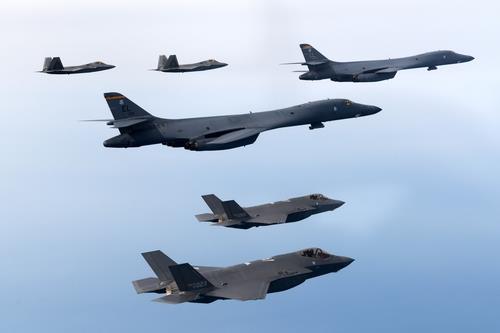 (LEAD) S. Korea, U.S. Hold Joint Air Drills After N. Korea's ICBM ...