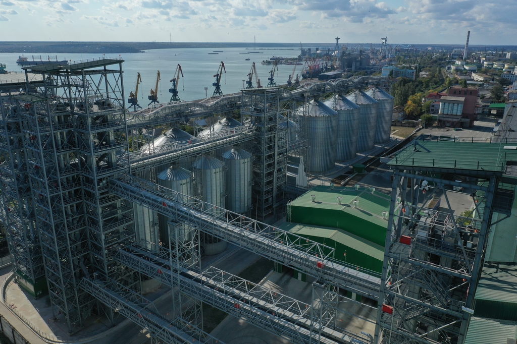 This photo, provided by POSCO International Corp. on Feb. 21, 2023, captures the view of its grain terminal in operation in the southern Ukrainian city of Mykolaiv. (PHOTO NOT FOR SALE) (Yonhap) 