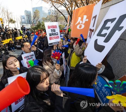 (LEAD) Civic groups condemn S. Korea's proposal to end forced labor dispute with Japan