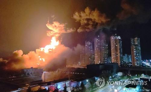 Flames and smoke spew from a Hankook Tire Co. plant in the central city of Daejeon on March 12, 2023, after it was engulfed by a fire at 10:09 p.m. the same day. (Yonhap)