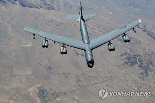 Esta foto de archivo, proporcionada por el Comando Central de EE. UU. el 11 de noviembre de 2022, muestra un bombardero estratégico B-52H de EE. UU.  (FOTO NO A LA VENTA) (Yonhap)
