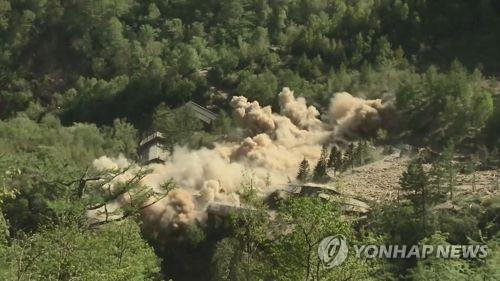 Esta foto de archivo tomada en mayo de 2018 muestra la demolición de la instalación de pruebas nucleares Punggye-ri de Corea del Norte.  (Yonhap)
