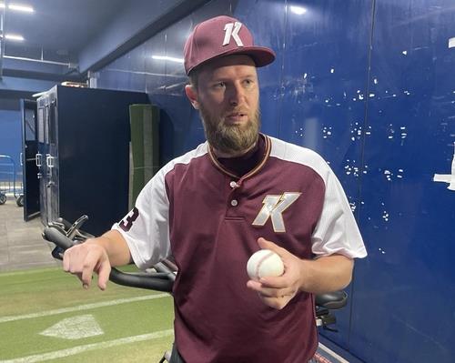 Local pitcher Eric Jokisch staying with Kiwoom Heroes in Korean Baseball  Organization