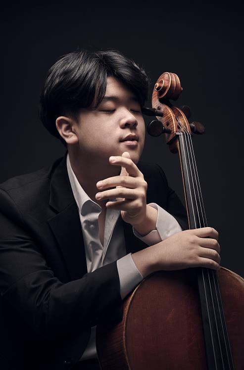Cellist Han Jae-min is seen in this photo provided by classical music agency Vincero. (PHOTO NOT FOR SALE) (Yonhap) 