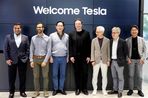 Samsung head meets Tesla CEO Musk in U.S.