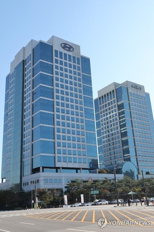 This file photo taken Oct. 24, 2022, shows Hyundai Motor Co.'s and Kia Corp.'s headquarters in Yangjae, southern Seoul. (Yonhap)