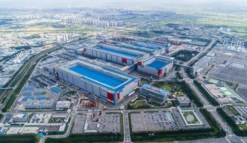 Samsung Electronics Co.'s semiconductor manufacturing campus in Pyeongtaek, 70 kilometers south of Seoul, is seen in this file photo provided by the company on Sept. 7, 2022. (PHOTO NOT FOR SALE) (Yonhap)