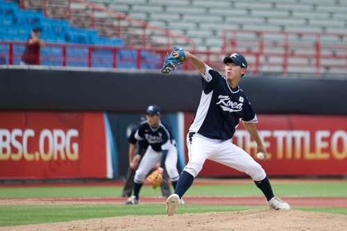 S. Korean high school pitcher Jang Hyun-seok formally introduced as new  Dodger