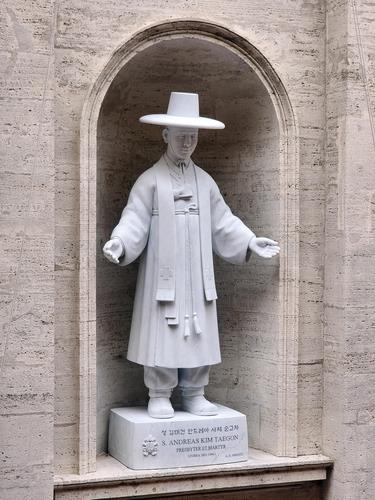 Statue of Korea's first Catholic priest officially unveiled in Vatican ...