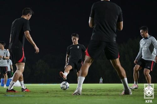 Members of the South Korean men's Asian Games football team train at Zhejiang Jinhua No. 1 Middle School in Jinhua, China, on Sept. 17, 2023, in this photo provided by the Korea Football Association. (PHOTO NOT FOR SALE) (Yonhap)