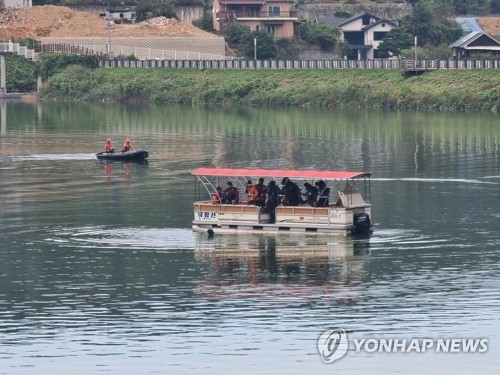  Pilot dead after civilian helicopter crashes into reservoir in Pocheon