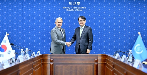 Park Yong-min (R), Seoul's deputy foreign minister for multilateral and global affairs, shakes hands with Massimo Aparo, deputy director general of the International Atomic Energy Agency ahead of their high-level policy consultations on Nov. 8, 2023, in this photo provided by the ministry. (PHOTO NOT FOR SALE) (Yonhap)