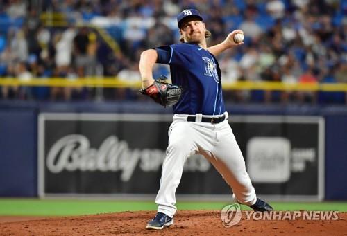 한국시리즈 우승팀 트윈스, 새 투수 엔스와 계약