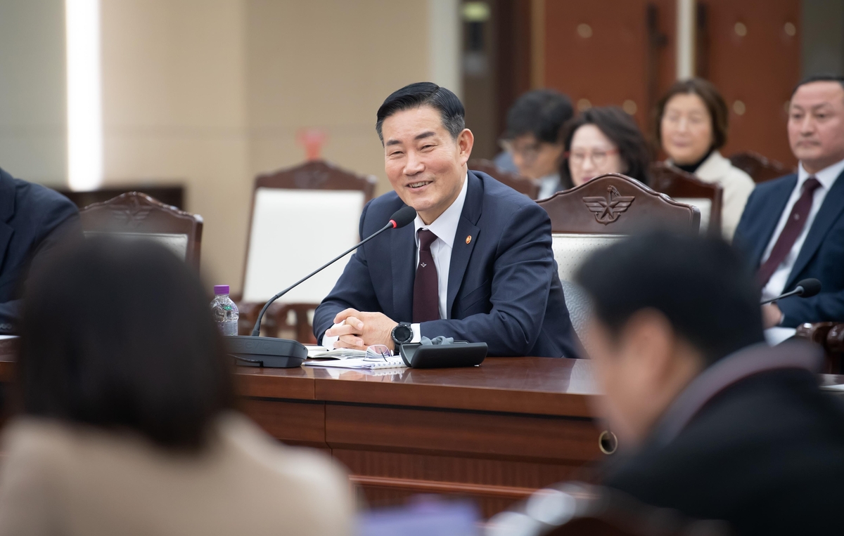 Defense Minister Shin Won-sik speaks during a press conference at the defense ministry building in Seoul on Feb. 26, 2024. (Yonhap)