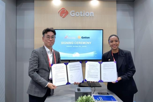 In this photo taken Feb. 26, 2025, and provided by SK IE Technology Co., the company's Chief Executive Officer (CEO) Lee Sang-min (L) and Erin Mathews, director of the Gotion Group operations center, pose for a photo after signing a memorandum of understanding (MOU) on cooperation in the European and North American battery markets at Gotion's office in San Diego. (PHOTO NOT FOR SALE) (Yonhap)