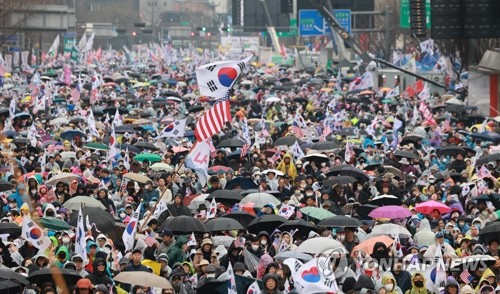 Supporters of impeached President Yoon Suk Yeol attend a rally opposing his impeachment in downtown Seoul on March 1, 2025. (Yonhap)