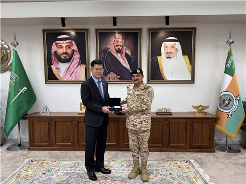Arms agency chief discusses defense cooperation in Saudi Arabia