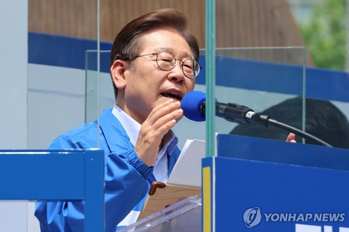 DP's Lee slams ex-President Yoon for attending screening of film on alleged election fraud