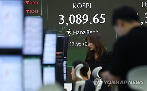Seoul shares open lower on profit-taking