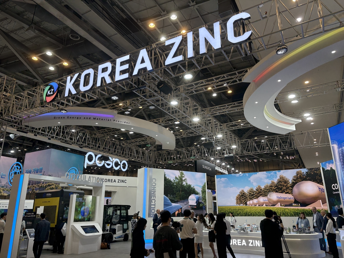 Exhibition booths of South Korean companies for the 2025 World Climate Industry Expo are set up at the BEXCO convention center in Busan, about 330 kilometers southeast of Seoul, on Aug. 27, 2025. (Yonhap)