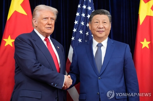 (4th LD) [APEC 2025] Trump, China's Xi agree to cut tariffs, keep flow of rare earths