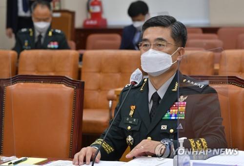 Le candidat au poste de ministre de la Défense, Suh Wook, répond à des questions durant une audience de confirmation à l'Assemblée nationale, à Séoul, le mercredi 16 septembre 2020.