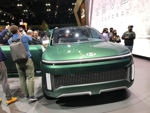 Le prototype de SUV électrique de Hyundai, Seven, présenté au salon de l'automobile de Los Angeles, le mercredi 17 novembre 2021 (heure locale). 