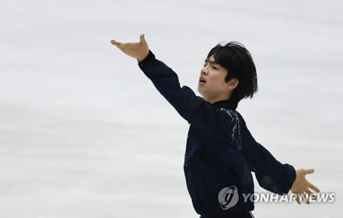 Le patineur artistique Cha Jun-hwan lors des Championnats nationaux 2022 de KB Financial Group le dimanche 9 janvier 2022 sur la patinoire d'Uijeongbu dans la province du Gyeonggi. 