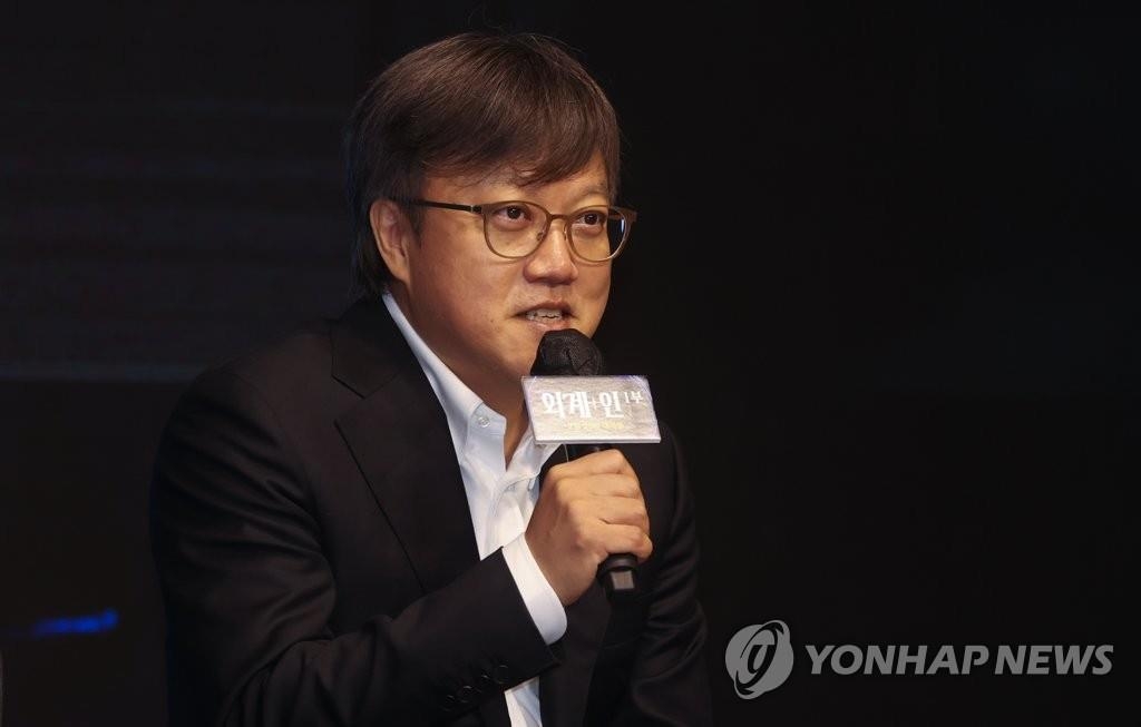 Le réalisateur Choi Dong-hoon prend la parole durant une conférence de presse sur le film «Alienoid» à l'hôtel Conrad à Séoul le jeudi 23 juin 2022. 