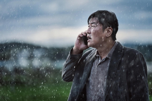 Une scène du film «Emergency Declaration» montrant l'acteur Song Kang-ho. (Image fournie par Showbox. Revente et archivage interdits)