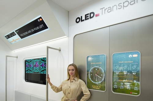 LG dévoile des écrans OLED transparents au salon InnoTrans 2022