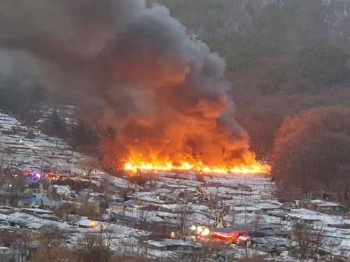 Incendie dans un quartier pauvre de Séoul, 500 personnes évacuées