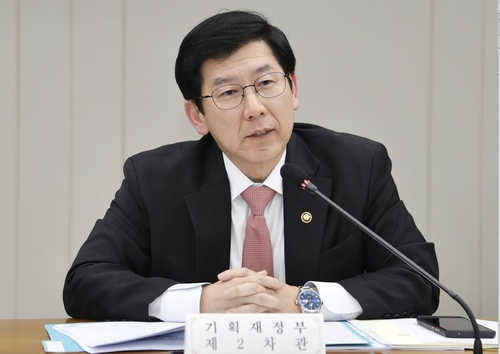 Le deuxième vice-ministre des Finances Choi Sang-dae lors d'une réunion à Sejong le 24 avril 2023. (Photo publiée par le ministère de l'Economie et des Finances. Archivage et revente interdits)