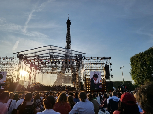 pianiste 14 juillet tour eiffel