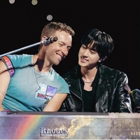 BTS : Jin fait une apparition surprise lors d'un concert de Coldplay en Corée du Sud