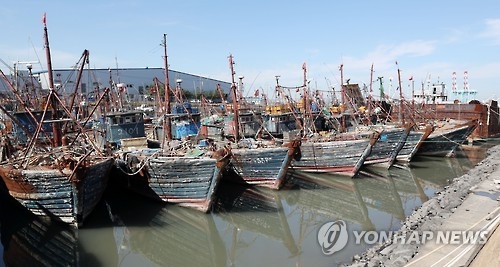 韓国当局に拿捕され、仁川港に停泊している中国漁船（資料写真）＝（聯合ニュース）