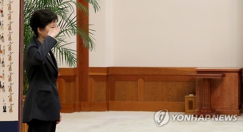 朴大統領が消えた韓国国防白書　指摘受け修正へ