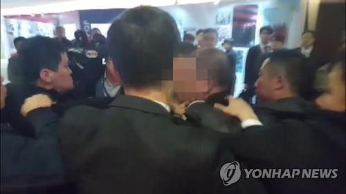 中国警護員の文大統領取材団暴行　韓国最大野党が強く非難