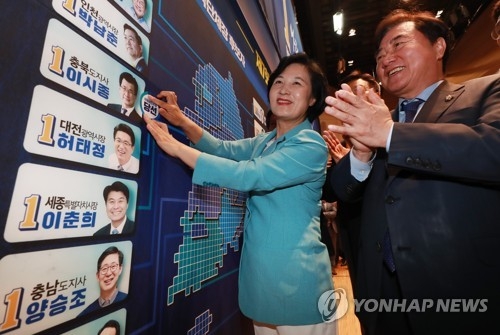 韓国統一地方選・国会議員補選で与党圧勝　文政権に追い風