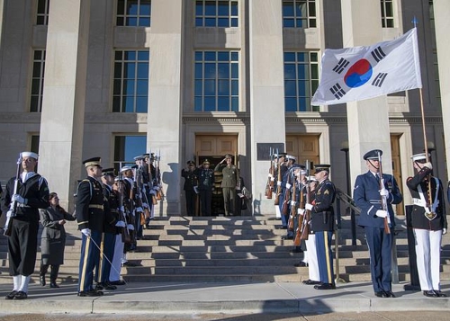 韓米がワシントンの国防総省で定例の軍事委員会（ＭＣＭ）を開催した（合同参謀本部提供）＝（聯合ニュース）